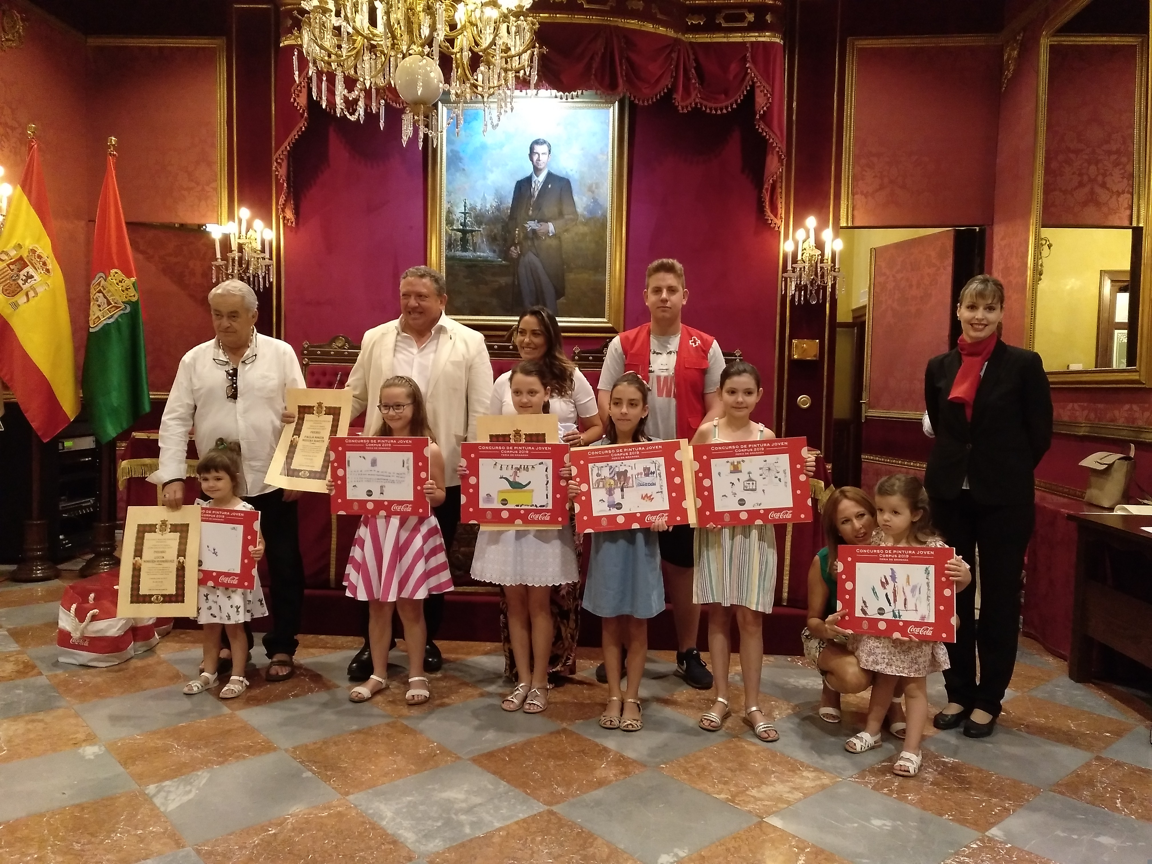 El Ayuntamiento entrega los premios del concurso de pintura joven, fotografía y selfies del Corpus