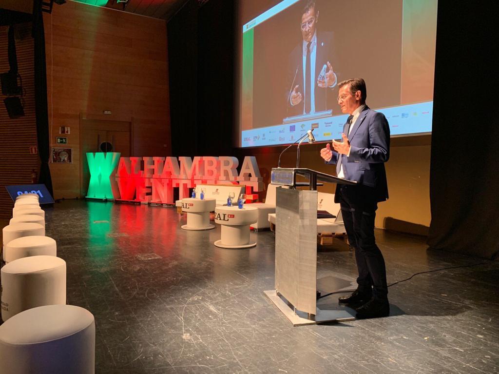 Salvador defiende el apoyo del Ayuntamiento al tejido empresarial en Alhambra Venture