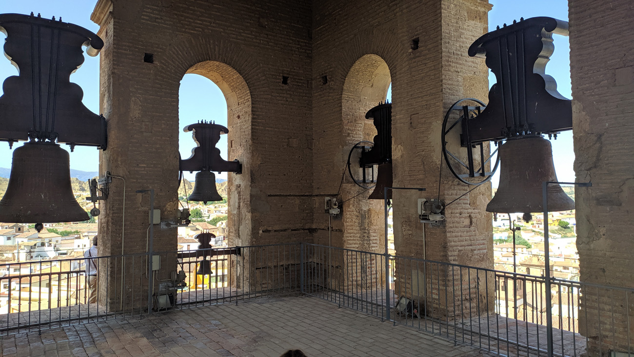 Las campanas de Guadix también piden conexiones ferroviarias para luchar contra la despoblación