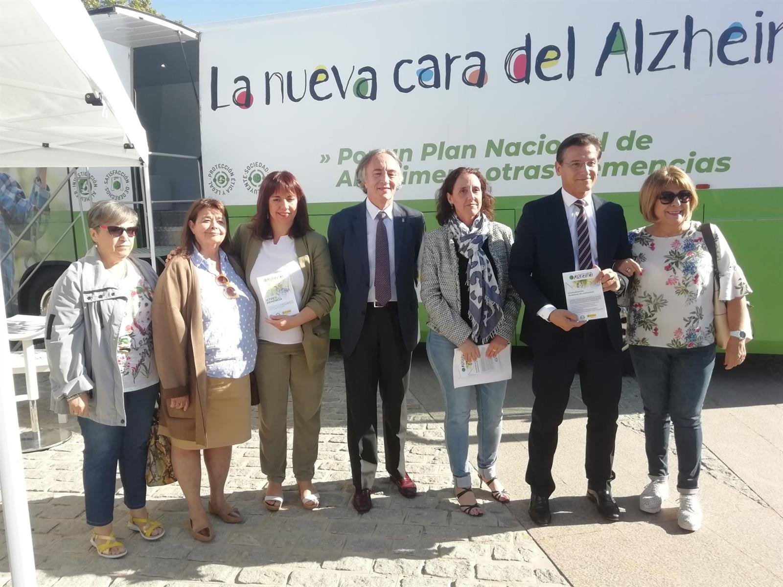 La Junta aboga por la investigación en la presentación de la nueva campaña ‘La otra cara del Alzheimer’