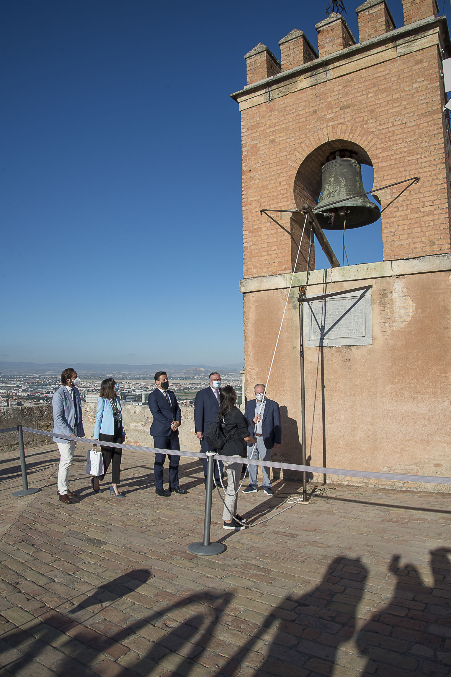 La Alhambra se reencuentra con sus visitantes bajo el repicar de campanas de la Torre de la Vela