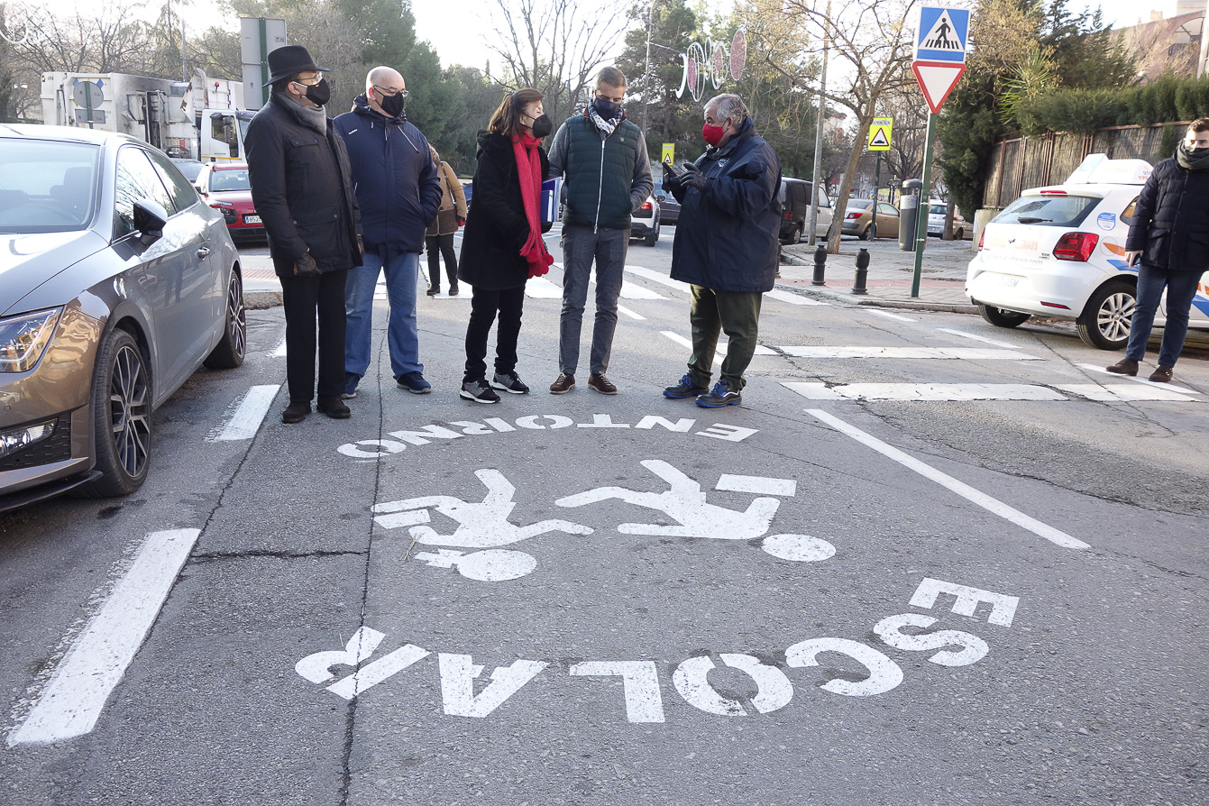 Cien colegios de Granada se benefician de «entornos seguros y saludables» impulsados por Movilidad