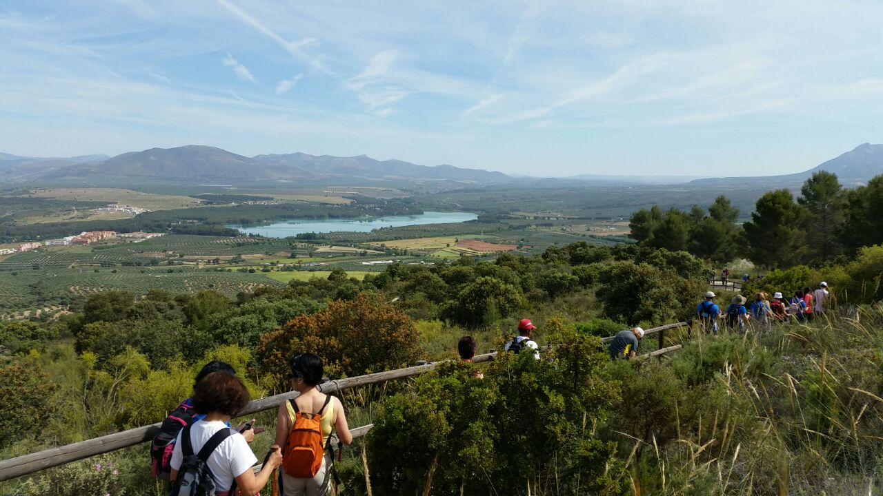 Cúllar Vega pone marcha un programa de senderismo con excursiones mensuales para toda la familia