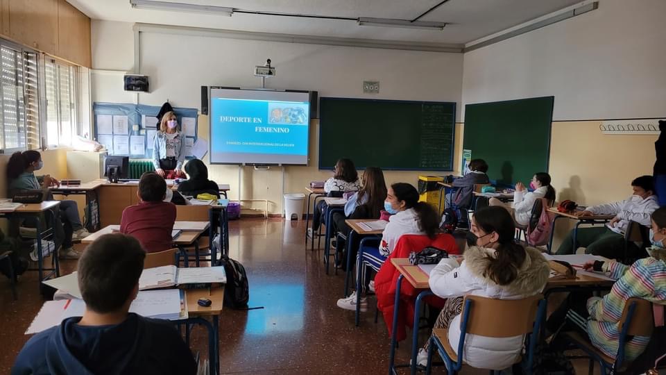 Vegas del Genil organiza talleres en sus tres colegios para visibilizar el papel de la mujer enel deporte