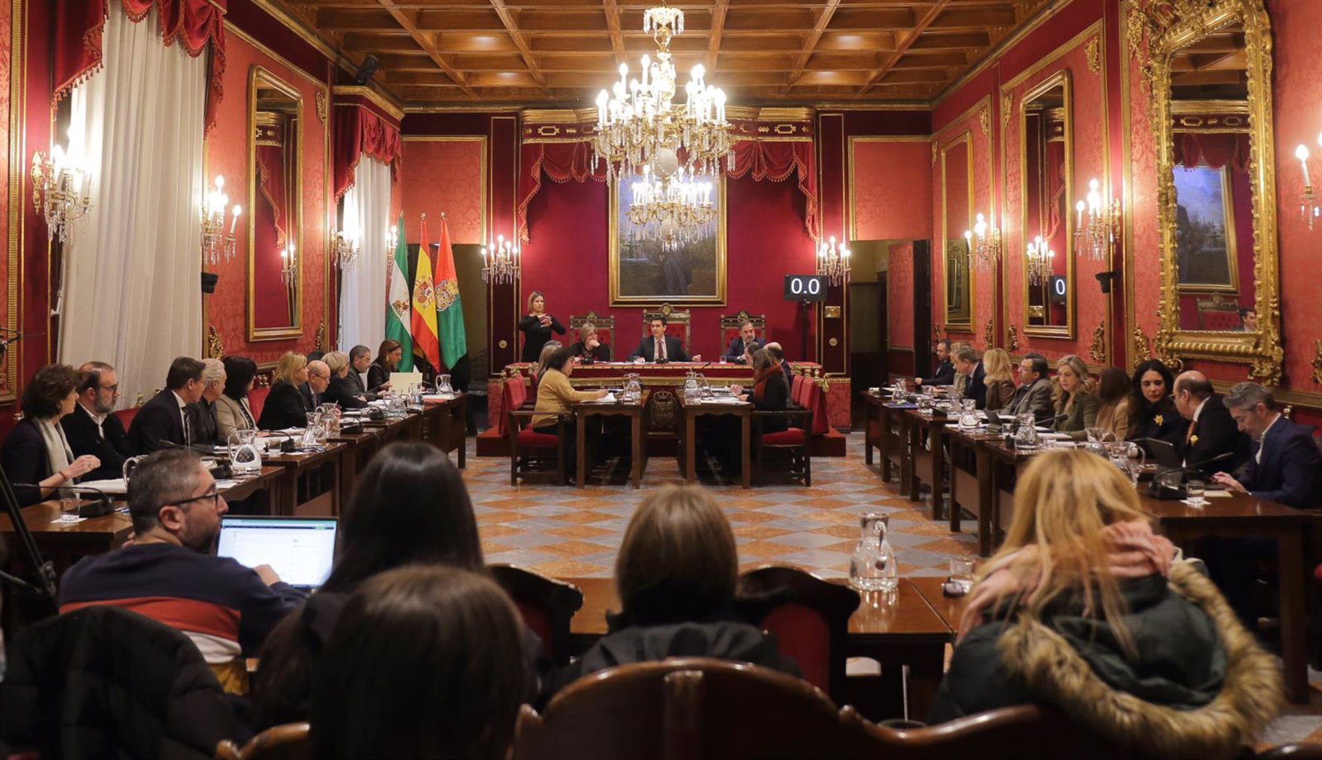 Un taller tradicional de artesanía se encarga de la renovación de los atributos municipales